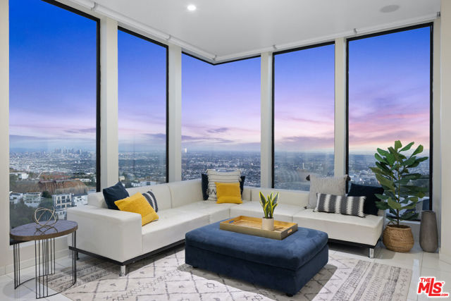 2231 Sunset Plaza Drive, Los Angeles CA: https://media.crmls.org/mediaz/ff60a763-5617-49b0-a2bd-25291086845f.jpg