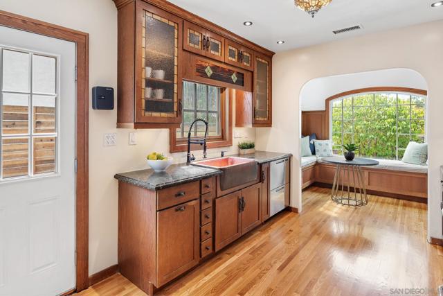 4605 4607 Terrace Dr, San Diego CA: https://media.crmls.org/mediaz/ff61a17e-0bc7-4c4c-8d1d-4e8f68b2c801.jpg