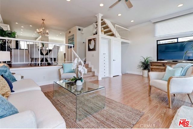 454 Palos Verdes Boulevard, Redondo Beach CA: https://media.crmls.org/mediaz/ff61aa54-40ac-48ff-84c6-25297130efc5.jpg