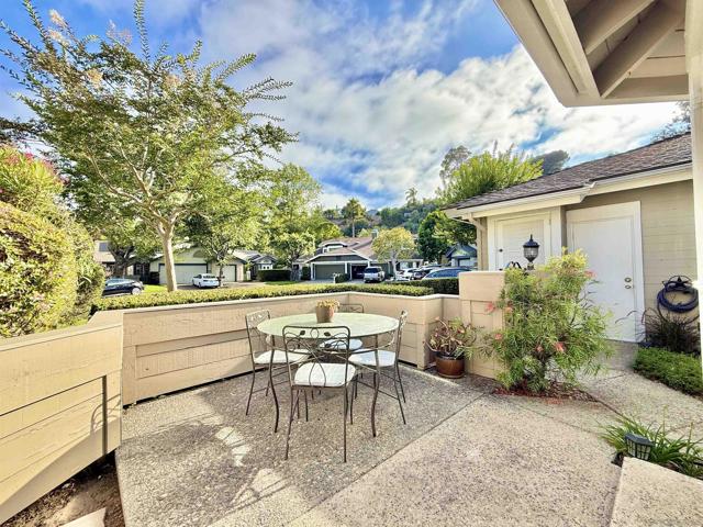 543 Rockport Ct, Encinitas CA: https://media.crmls.org/mediaz/ff61d8b1-8223-43a7-91f5-80adf34d3713.jpg