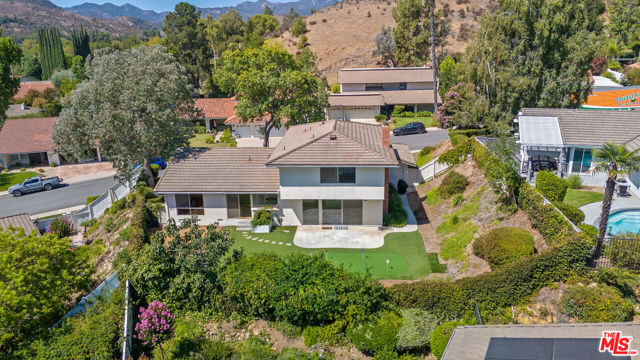 1943 Stonesgate Street, Westlake Village CA: https://media.crmls.org/mediaz/ff61e7dd-03f9-4e97-bed7-afe5bddfdf8e.jpg