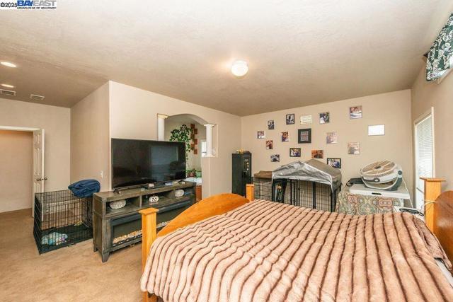 21679 Squaw Grass Trail, Redding CA: https://media.crmls.org/mediaz/ff624f62-228e-4f16-a30c-8dd883247675.jpg