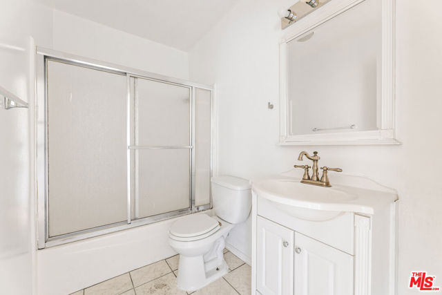 5055 Coldwater Canyon Avenue, Sherman Oaks CA: https://media.crmls.org/mediaz/ff6314d3-233c-4d07-9d9a-60607c7bfff9.jpg