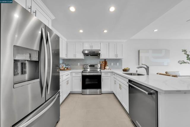 31 Turtle Creek Street, Oakland CA: https://media.crmls.org/mediaz/ff64222b-7dba-499b-b73b-67f792885d61.jpg