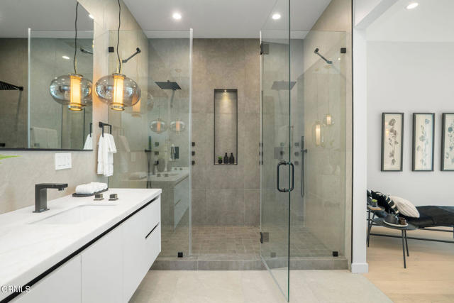 5622 Natick Avenue, Sherman Oaks CA: https://media.crmls.org/mediaz/ff642b79-d003-4846-ba08-fa3abe2456a5.jpg