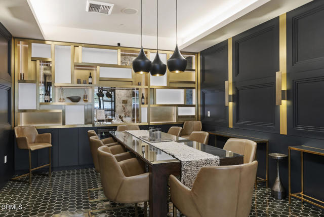 400 S Broadway, Los Angeles CA: https://media.crmls.org/mediaz/ff646103-546f-4d2e-aa88-55edeee7c695.jpg