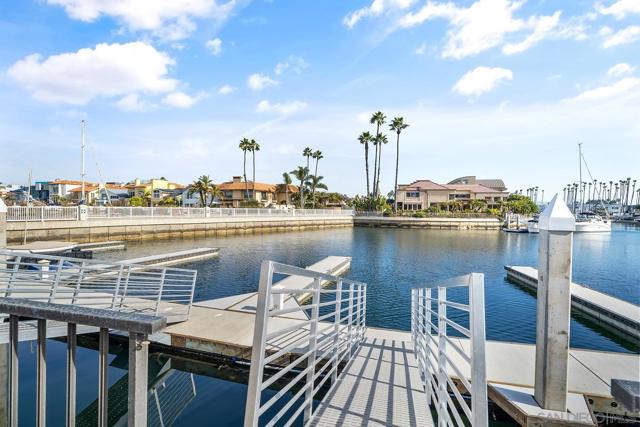 85 Catspaw Cpe, Coronado CA: https://media.crmls.org/mediaz/ff64ca1b-8e79-43e2-9a7d-49a2827f84c3.jpg