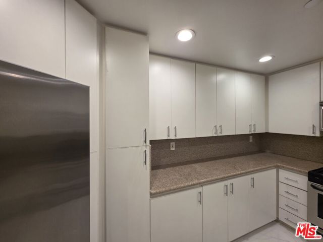 12000 Goshen Avenue, Los Angeles CA: https://media.crmls.org/mediaz/ff654c2a-cbb2-4ba4-be34-845e9ff3fec6.jpg