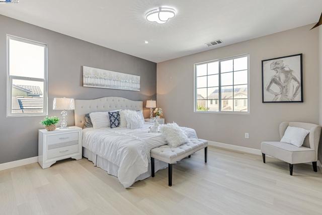 113 Silver Bell Way, Oakley CA: https://media.crmls.org/mediaz/ff65754e-99d3-4ace-8571-94101bf07746.jpg