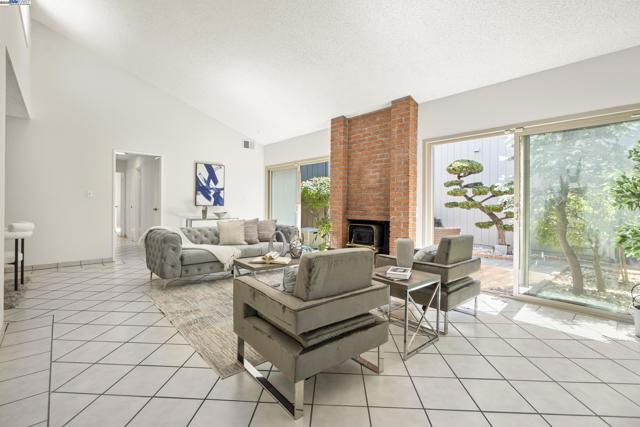 3527 Magnolia Dr, Alameda CA: https://media.crmls.org/mediaz/ff65af50-2a36-4707-9934-2681dc495a65.jpg