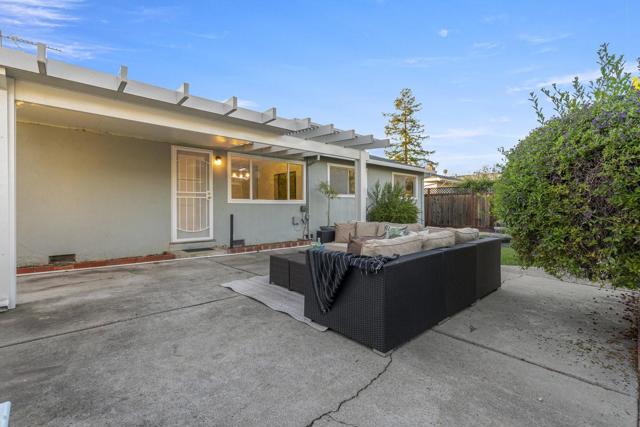 2476 Le Bain Drive, San Jose CA: https://media.crmls.org/mediaz/ff663f06-87b6-4887-b112-dbde0e6e0fb2.jpg