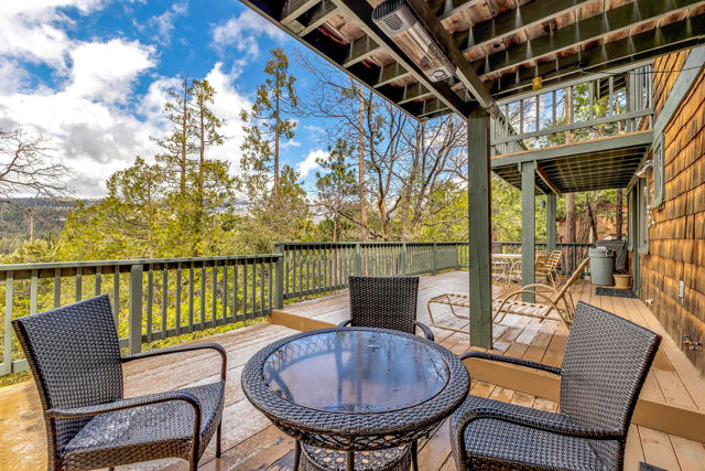 53184 Double View Drive, Idyllwild CA: https://media.crmls.org/mediaz/ff66524f-06f6-4e4e-83c1-1a24cc90795d.jpg