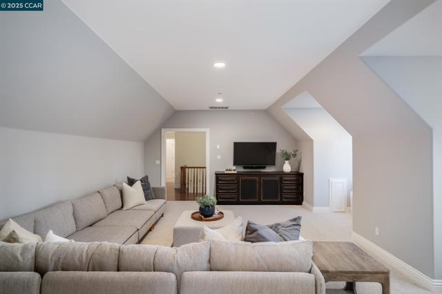 45 Lark Pl, Alamo CA: https://media.crmls.org/mediaz/ff66891e-1c72-4e69-adb1-4ecfbe4cc132.jpg