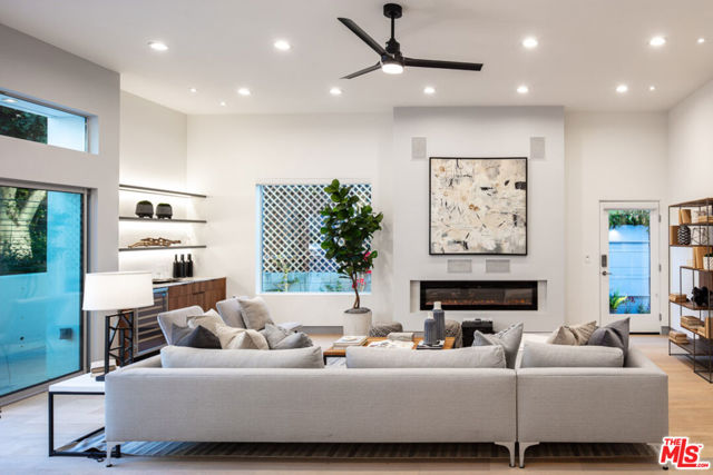 10572 Putney Road, Los Angeles CA: https://media.crmls.org/mediaz/ff67446d-99f7-4612-a36f-dff9d45e939d.jpg