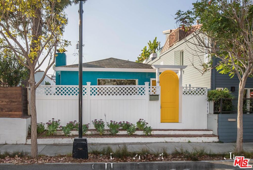 806 Navy Street