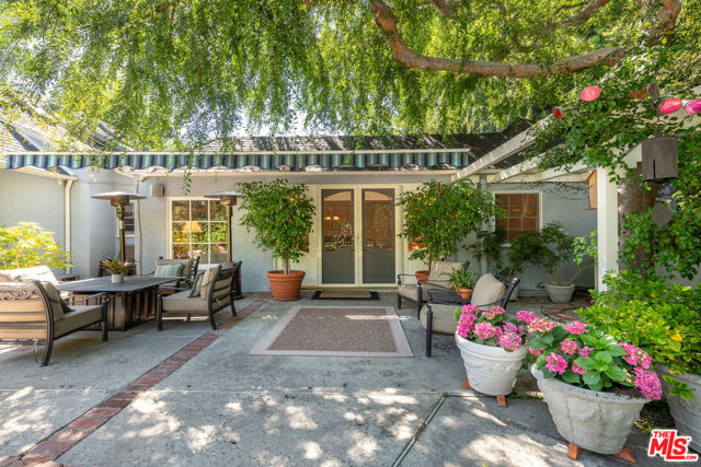 4722 Noeline Avenue, Encino CA: https://media.crmls.org/mediaz/ff676b5c-cffd-41dc-be5a-24dfc3c4efee.jpg