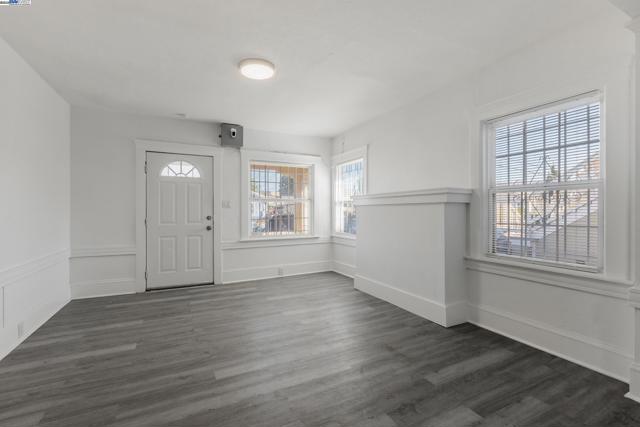 1322 83Rd Ave, Oakland CA: https://media.crmls.org/mediaz/ff67bac2-04d0-4947-899c-da0216f0ace5.jpg