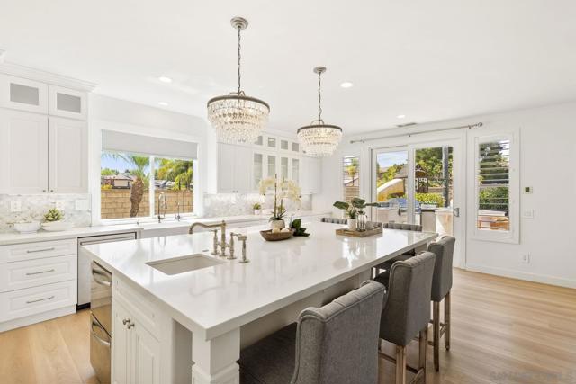 2337 Douglaston Glen, Escondido CA: https://media.crmls.org/mediaz/ff683514-47a7-4f97-89ce-096ad7a2396b.jpg