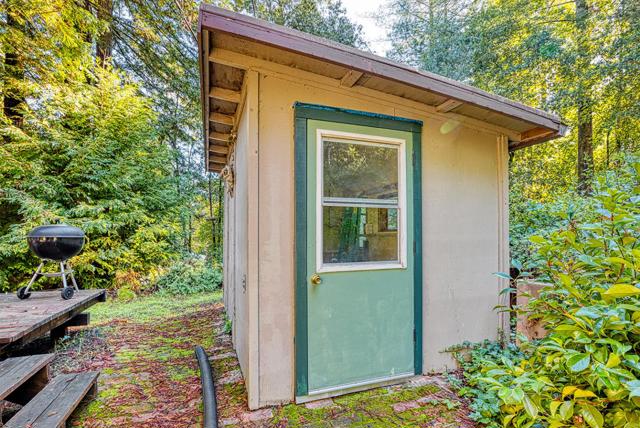 951 Jenny Way, Felton CA: https://media.crmls.org/mediaz/ff68bfce-19da-46ef-b351-18cd99b8f4be.jpg