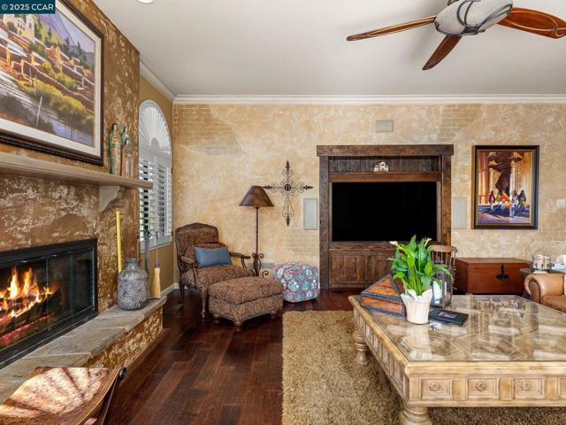 4640 Kingswood Dr, Danville CA: https://media.crmls.org/mediaz/ff68f68e-0a4a-433d-9647-0c871c7b80eb.jpg