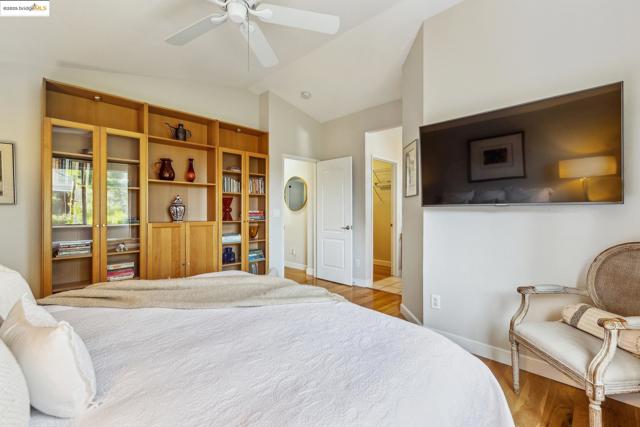 26 Farallon Ct, Richmond CA: https://media.crmls.org/mediaz/ff69003c-ad73-4aad-bed9-f933cda251f1.jpg