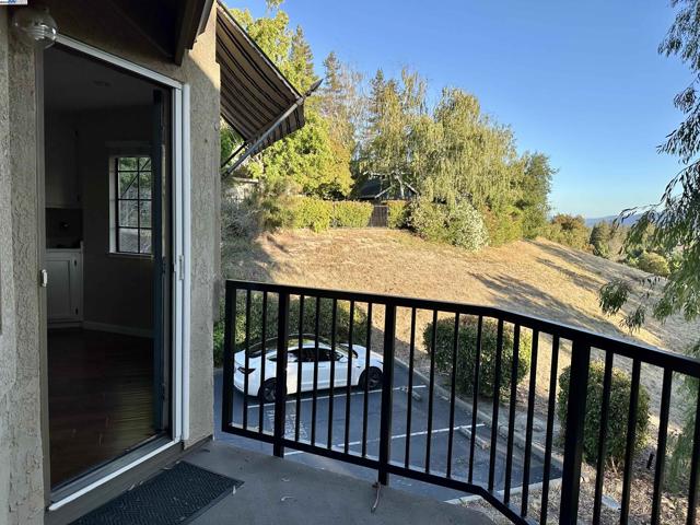 2000 Canyon Woods Dr, San Ramon CA: https://media.crmls.org/mediaz/ff6912ee-ad35-4250-8a90-a57089df9752.jpg