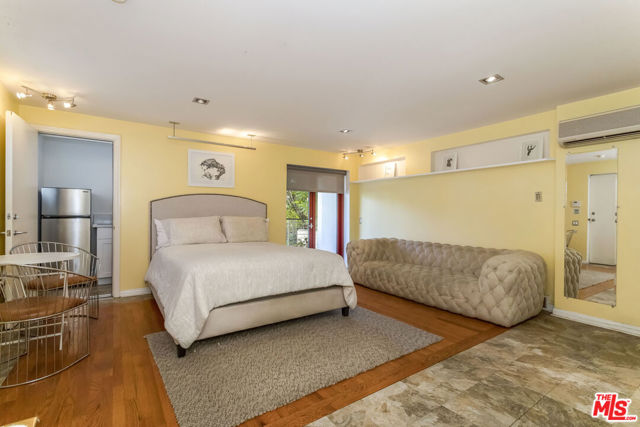 8783 Lookout Mountain Avenue, Los Angeles CA: https://media.crmls.org/mediaz/ff69354b-112d-4c68-8d1d-47fb805e2730.jpg