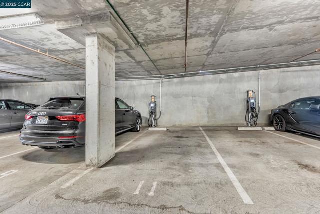 1231 Pine St, Oakland CA: https://media.crmls.org/mediaz/ff69753a-d0df-4a5f-b765-d4040957cc37.jpg