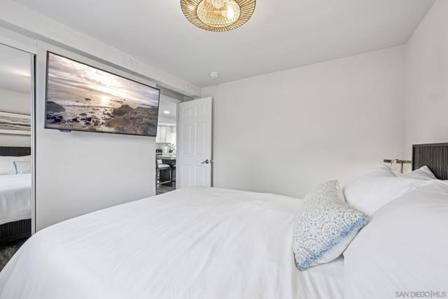 215 N Granados Ave, Solana Beach CA: https://media.crmls.org/mediaz/ff6a007a-6dc8-4179-8edf-3f55df831880.jpg
