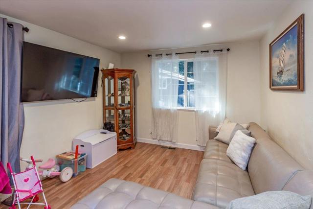 18109 La Verne Drive, Los Gatos CA: https://media.crmls.org/mediaz/ff6a7d1a-3d60-4cf1-89a6-51fe8538aaa6.jpg