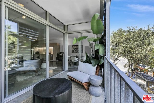 901 Hancock Avenue, West Hollywood CA: https://media.crmls.org/mediaz/ff6aeb57-6a17-4311-93e2-e16dff3e3990.jpg