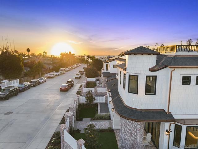 466 Westbourne St, La Jolla CA: https://media.crmls.org/mediaz/ff6b3fd6-9aed-4d2c-b31c-af12081461e0.jpg