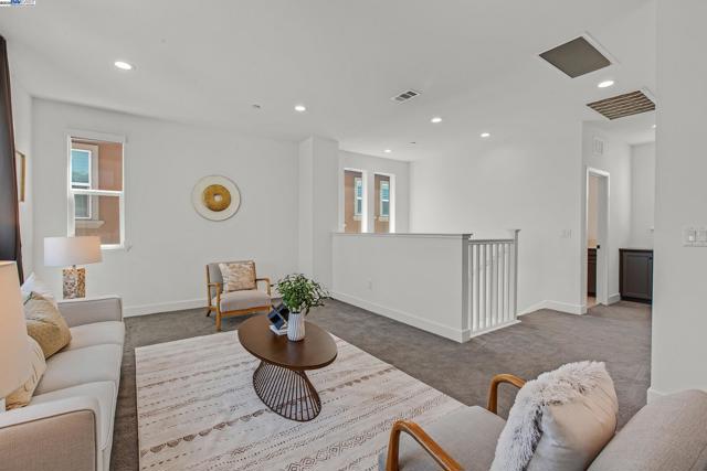 2222 Davie Pl, Tracy CA: https://media.crmls.org/mediaz/ff6b77ab-8c76-4f72-b884-9f2739755d81.jpg