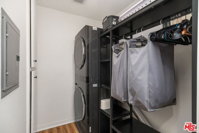 306 BORA BORA Way, Marina del Rey CA: https://media.crmls.org/mediaz/ff6bc56c-72e9-4d7f-98bd-596bbf830617.jpg