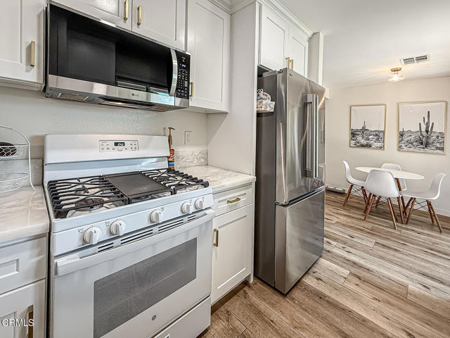 Detail Gallery Image 13 of 49 For 15076 Varsity St a,  Moorpark,  CA 93021 - 3 Beds | 2 Baths