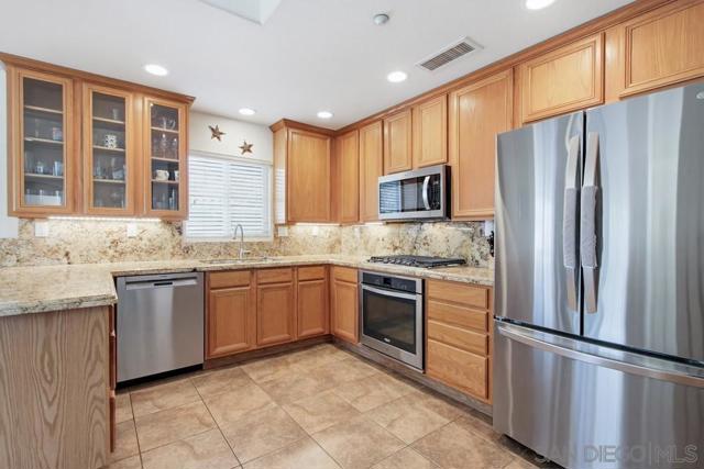 6377 Alexandri Cir, Carlsbad CA: https://media.crmls.org/mediaz/ff6c4d66-a101-40e4-9c03-a6fa6f9745ce.jpg