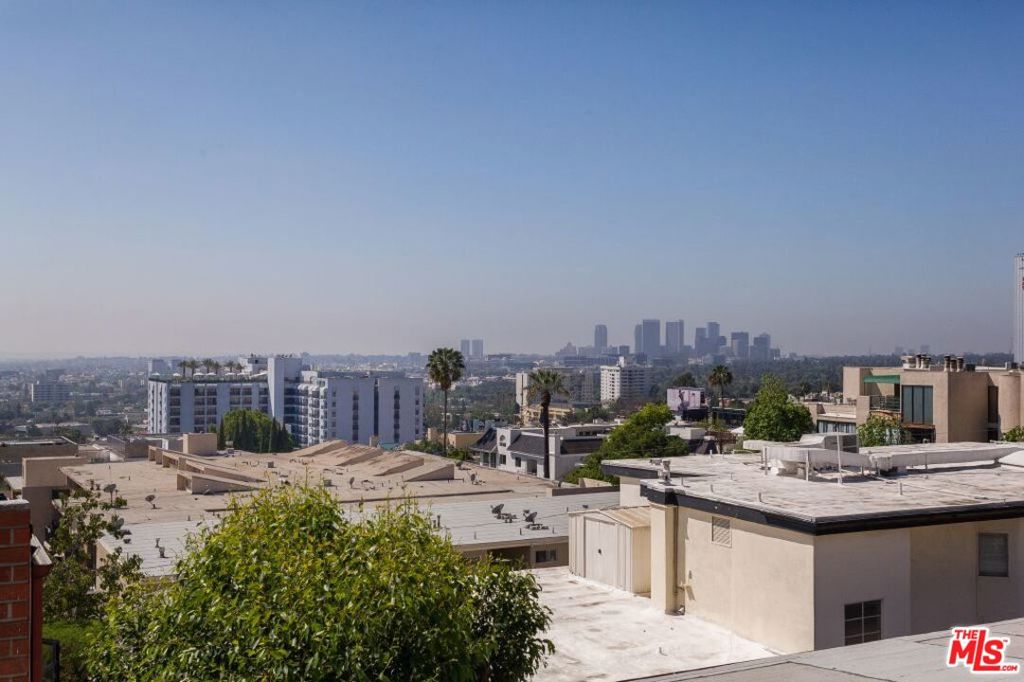 https://media.crmls.org/mediaz/ff6c6545-0efd-4d1c-ba97-a279d797a470.jpg?preset=X-Large