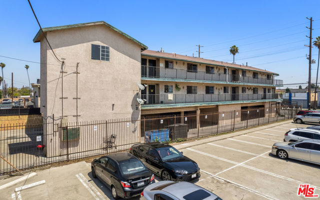 8307 S Figueroa Street, Los Angeles CA: https://media.crmls.org/mediaz/ff6cb718-db2c-4967-a9f9-4932b29a7ca3.jpg