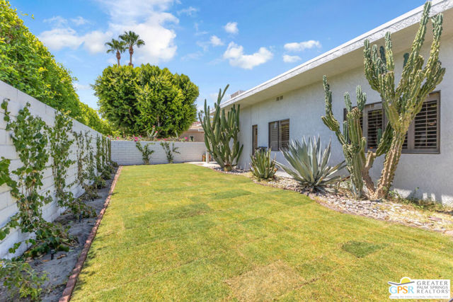 12 Santa Clara Drive, Rancho Mirage CA: https://media.crmls.org/mediaz/ff6cbe93-f891-4599-a8d9-e85f00124b54.jpg