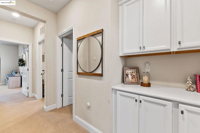 716 Cabada Dr, Brentwood CA: https://media.crmls.org/mediaz/ff6cc9e9-bb54-4e31-8a46-b827b67fec51.jpg