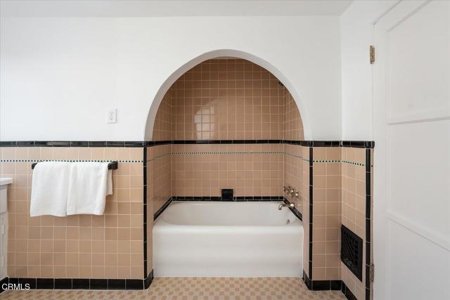 Detail Gallery Image 41 of 69 For 1110 E Mountain St, Glendale,  CA 91207 - 4 Beds | 3 Baths