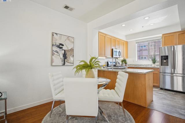385 Montecito Way, Milpitas CA: https://media.crmls.org/mediaz/ff6d2886-5707-41e6-8468-99b5fffaeb5a.jpg