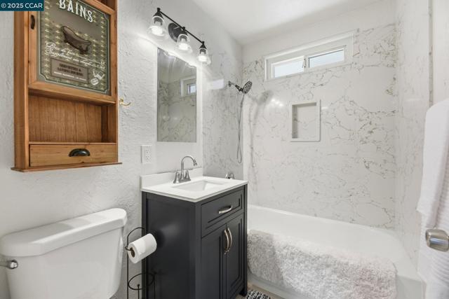 4108 Irene Dr, Martinez CA: https://media.crmls.org/mediaz/ff6d65e4-2811-4497-a361-efc766e9e3e7.jpg