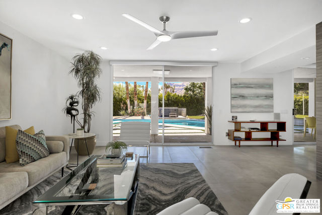 2566 S Calle Palo Fierro, Palm Springs CA: https://media.crmls.org/mediaz/ff6d75b7-8ca9-4a23-bc82-4d95005995c3.jpg