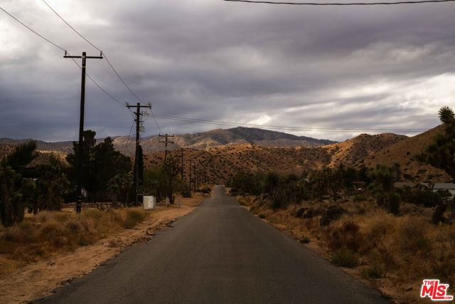 50950 Burns Canyon Road, Pioneertown CA: https://media.crmls.org/mediaz/ff6dcba9-1ece-4a0b-a7e2-cb832923d63f.jpg