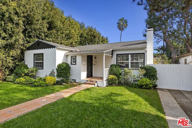 3032 Oakhurst Avenue, Los Angeles CA: https://media.crmls.org/mediaz/ff6de2ea-4571-4239-8406-7ed9104ee449.jpg
