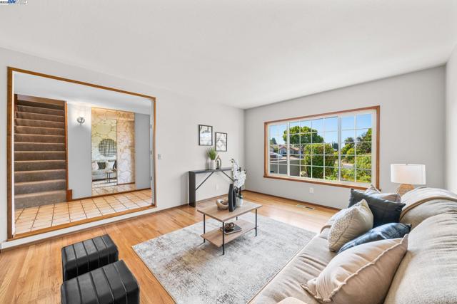 36092 Blair Pl, Fremont CA: https://media.crmls.org/mediaz/ff6df676-afec-4c07-be77-9a018305d6d8.jpg