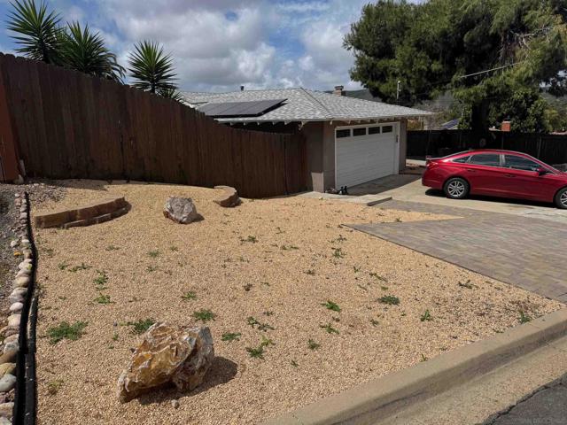 12710 Montauk St, Poway CA: https://media.crmls.org/mediaz/ff6e31e0-b8d4-4980-9cc1-e7f528ec69e5.jpg