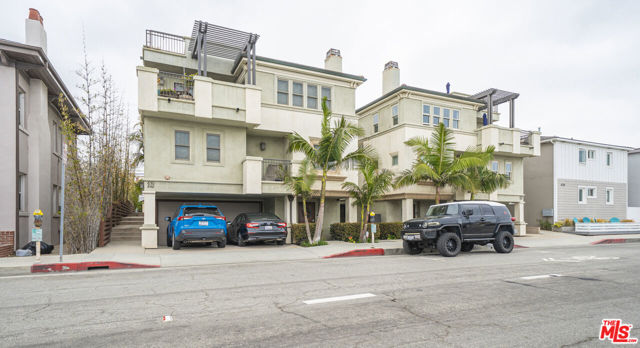 642 Hermosa Avenue, Hermosa Beach CA: https://media.crmls.org/mediaz/ff6e8282-7fc5-4ed6-b2a2-d6ec368132ae.jpg