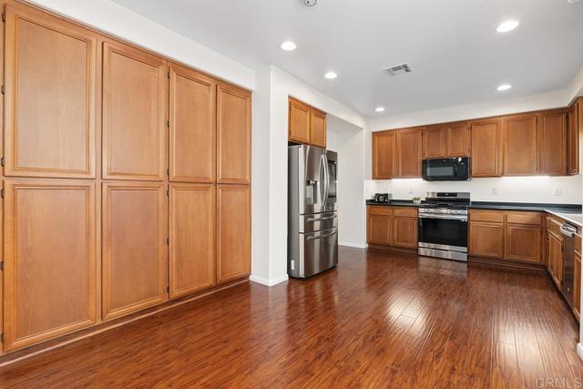 Detail Gallery Image 11 of 57 For 564 via Del Caballo, San Marcos,  CA 92078 - 4 Beds | 3 Baths